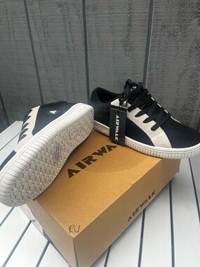 Airwalk Men’s Black and White Casual Sneakers